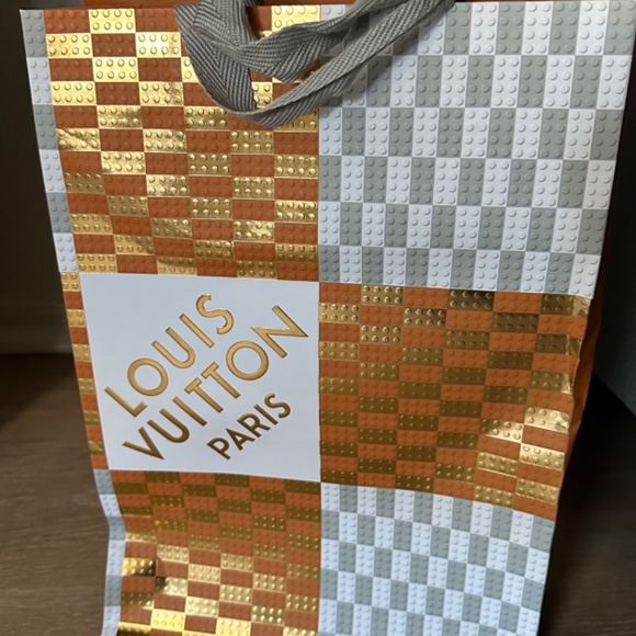 LOUIS VUITTON Monogram Classic Shawl - NEW - Picture 15 of 16